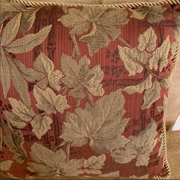 16 X 16 ACCENT LEAF PATTERN PILLOWS - Picture 4 of 4